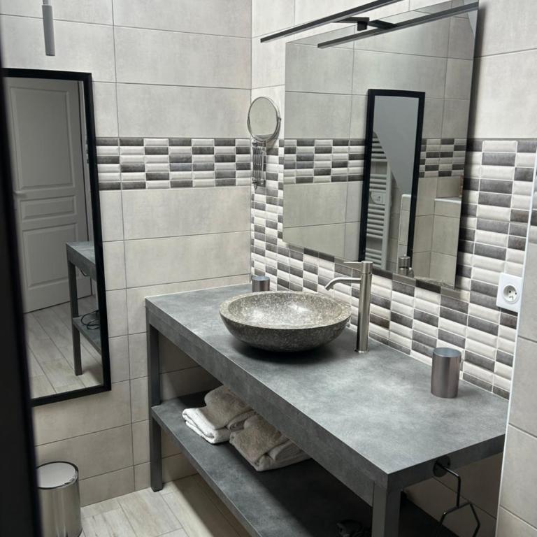 Le Montmieri - Chambre Double avec Salle de Bains Privative - 1