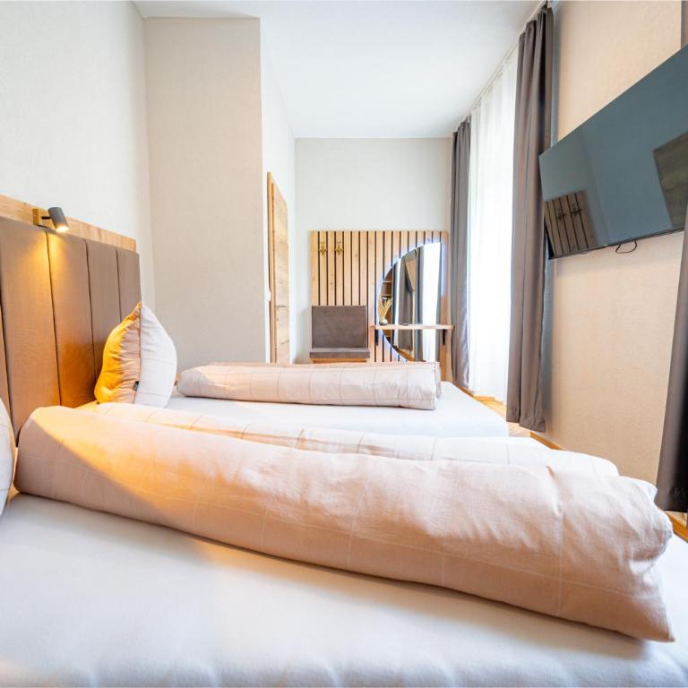 Lorettohof Hotel Garni - Comfort Dreibettzimmer mit Dusche - 6