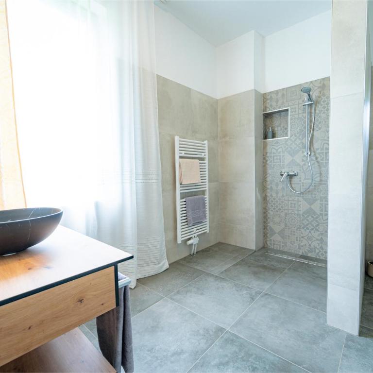 Lorettohof Hotel Garni - Comfort Dreibettzimmer mit Dusche - 14