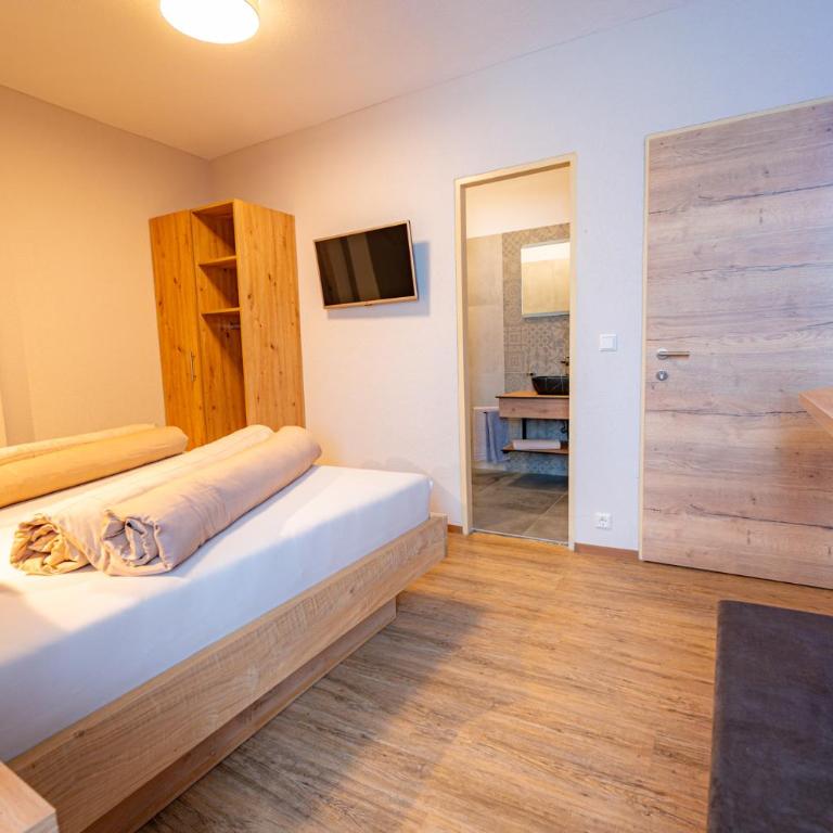 Lorettohof Hotel Garni - Comfort Dreibettzimmer mit Dusche - 17