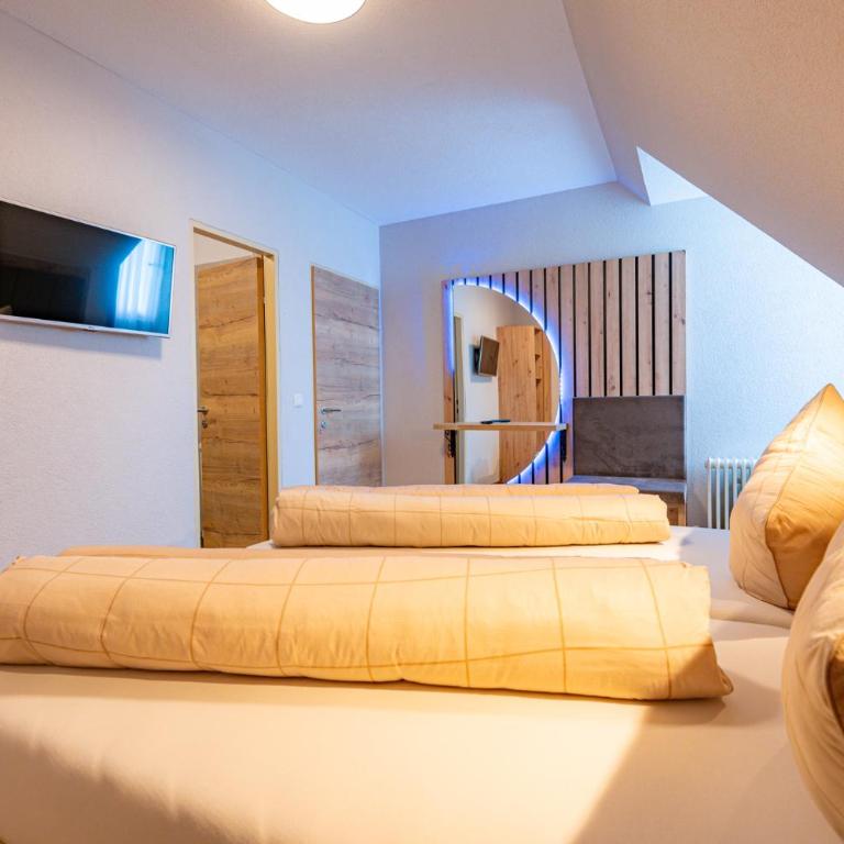 Lorettohof Hotel Garni - Comfort Dreibettzimmer mit Dusche - 15