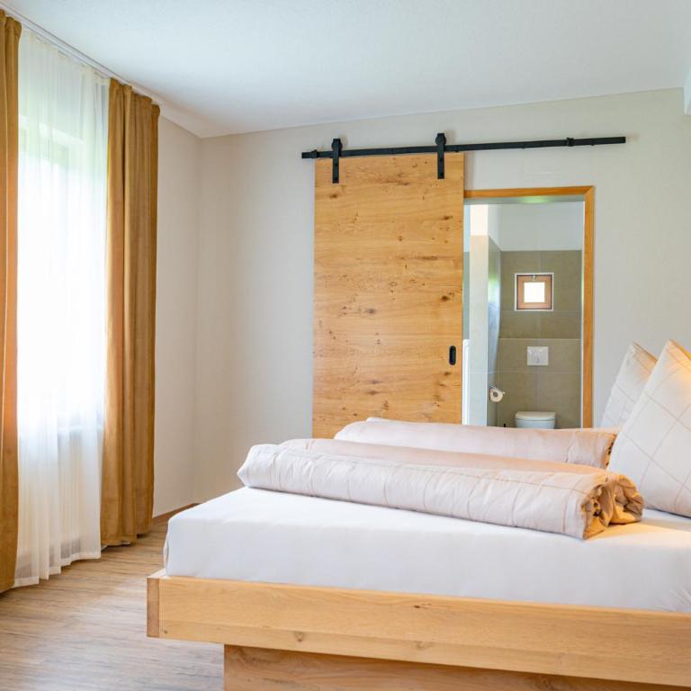 Lorettohof Hotel Garni - Comfort Dreibettzimmer mit Dusche - 22
