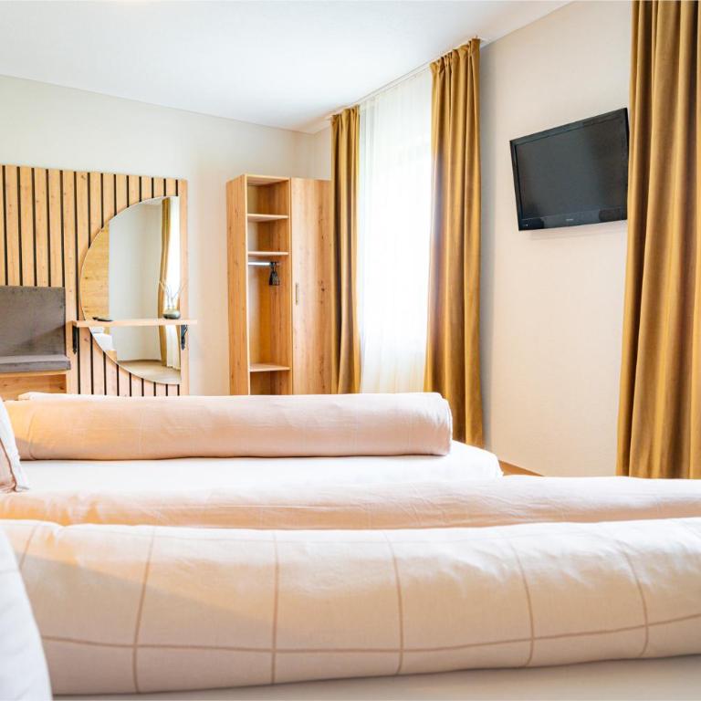 Lorettohof Hotel Garni - Comfort Dreibettzimmer mit Dusche - 23