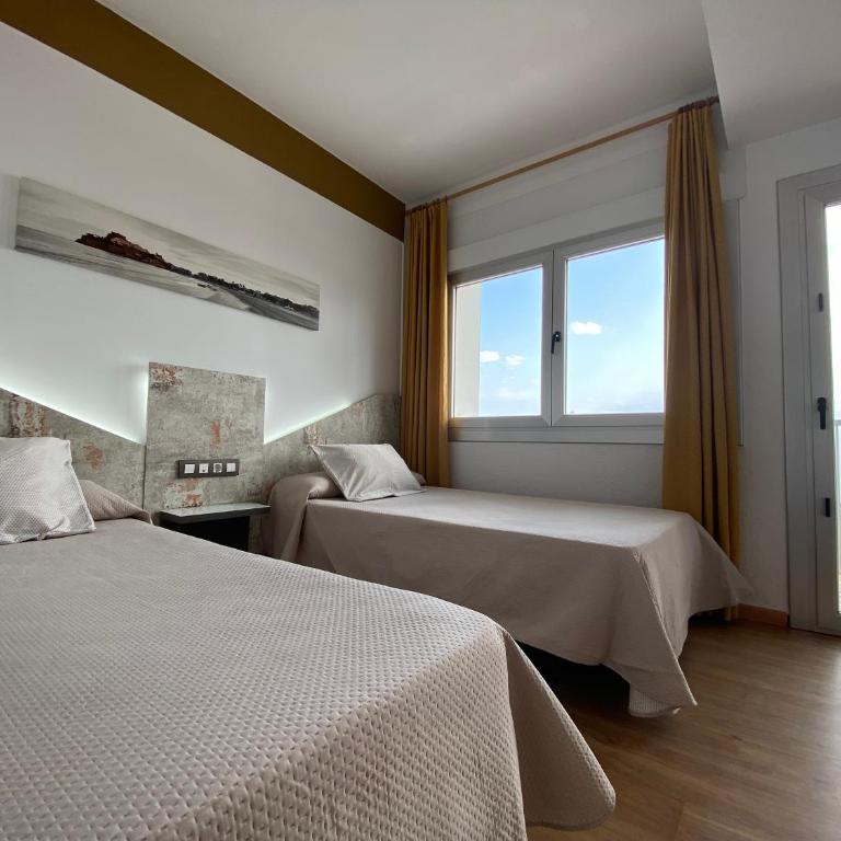 Hotel Playa - Habitación Doble con vistas al mar - 2 camas - 2