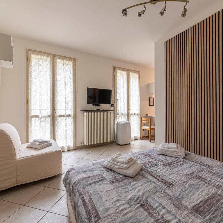 LAGO DI COMO - In Centro a 1 min da Lago e Stazione - Wifi - Appartamento con 1 Camera da Letto - 2