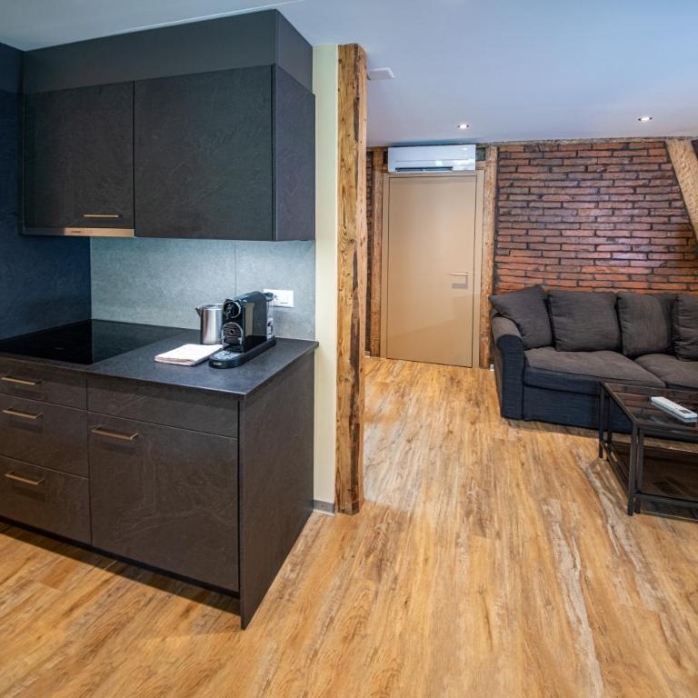 Swiss Inn & Apartments - Duplex Two Bedroom Apartment - 11
