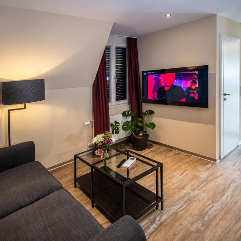 Swiss Inn & Apartments - Duplex Two Bedroom Apartment - 9