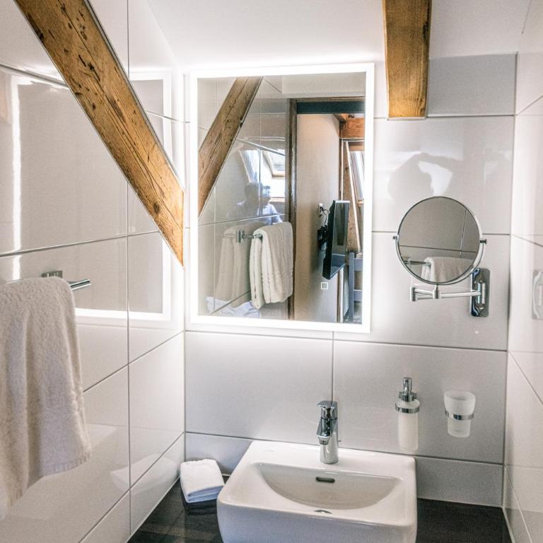 Swiss Inn & Apartments - Duplex Two Bedroom Apartment - 21