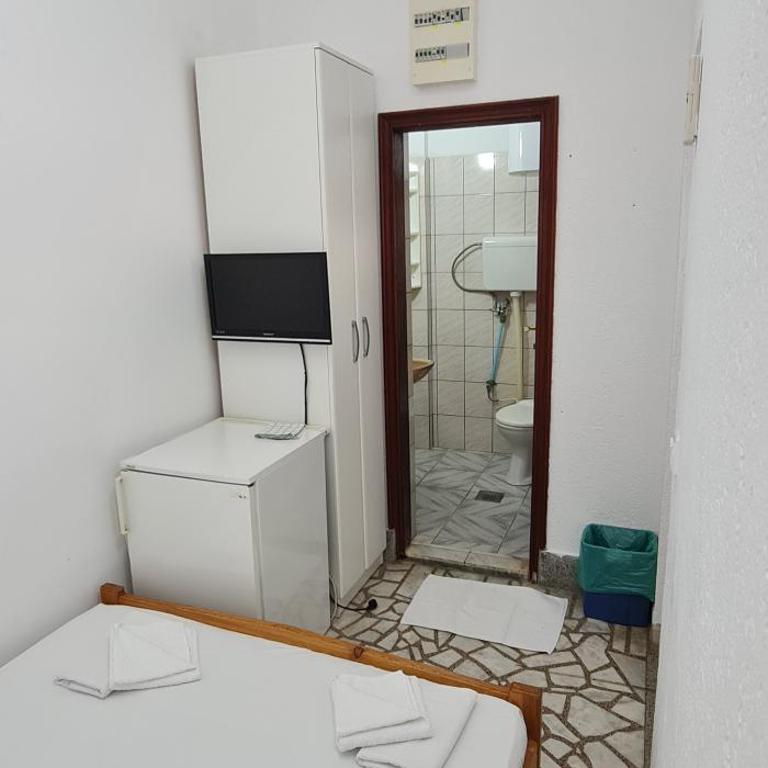 Apartments Memidz - Dvokrevetna Soba sa Bračnim Krevetom i Sopstvenim Kupatilom - 2