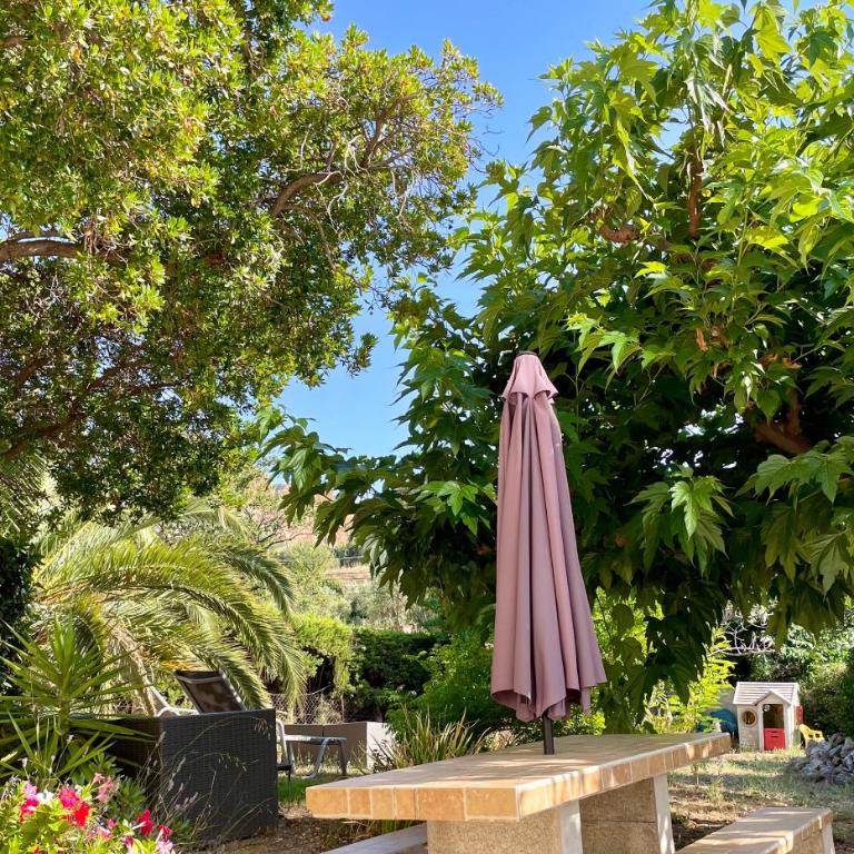 Large private garden, quiet 2-bedroom apartment, air conditioning, wifi, parking - Appartement - 49
