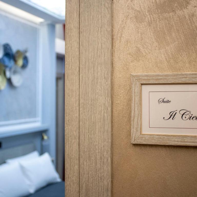 Splendid Room Suites - Deluxe King Room - 4