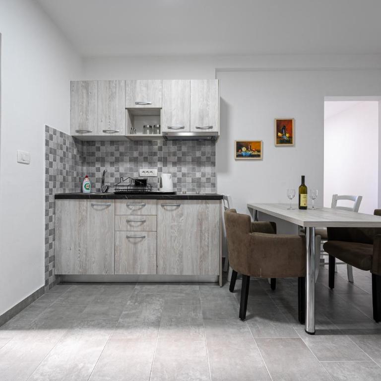 Petrovac Holiday Apartments 2 - Apartment with Sea View - 6