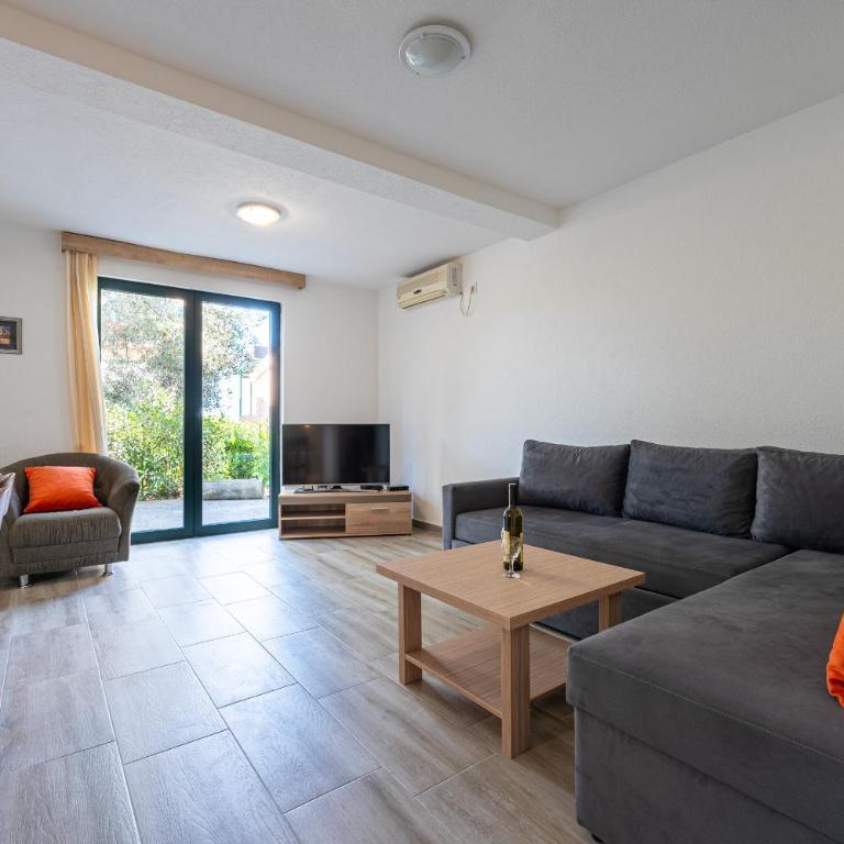 Petrovac Holiday Apartments 2 - Apartment with Sea View - 2
