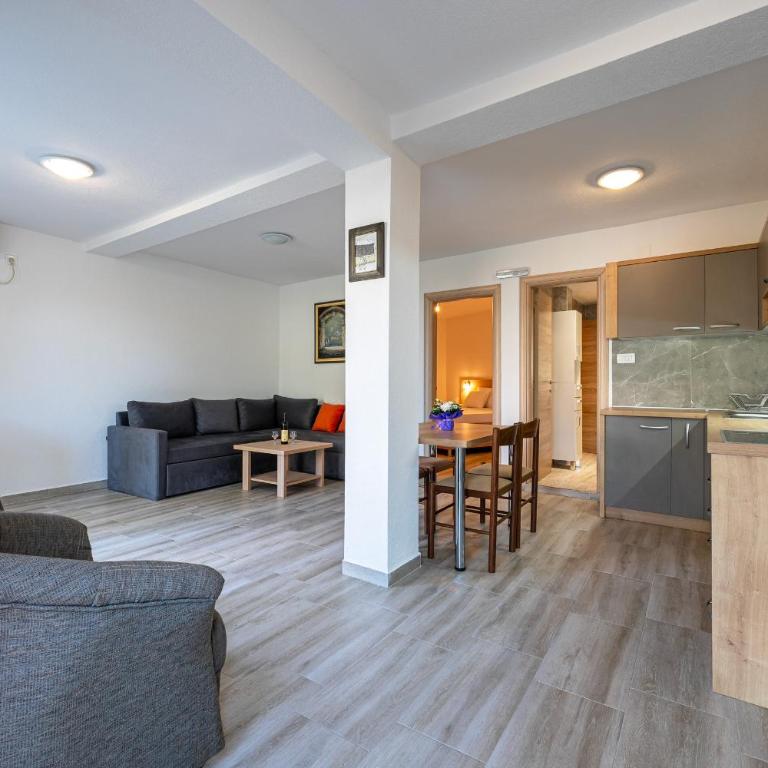 Petrovac Holiday Apartments 2 - Apartment with Sea View - 5