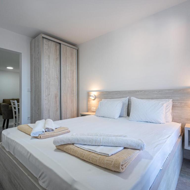 Petrovac Holiday Apartments 2 - Apartment with Sea View - 2