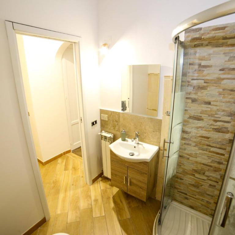 Thalia - Double Room with Private Bathroom - 9