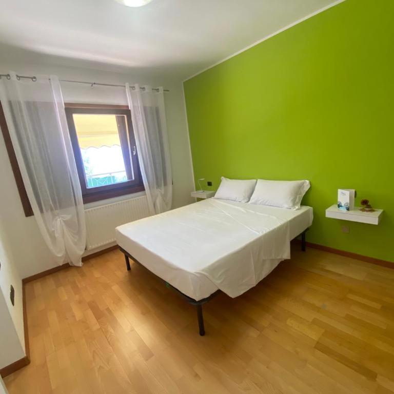 La Casa sul Lago Apartments - Olive Tree Apartment - Two-Bedroom Apartment - 5