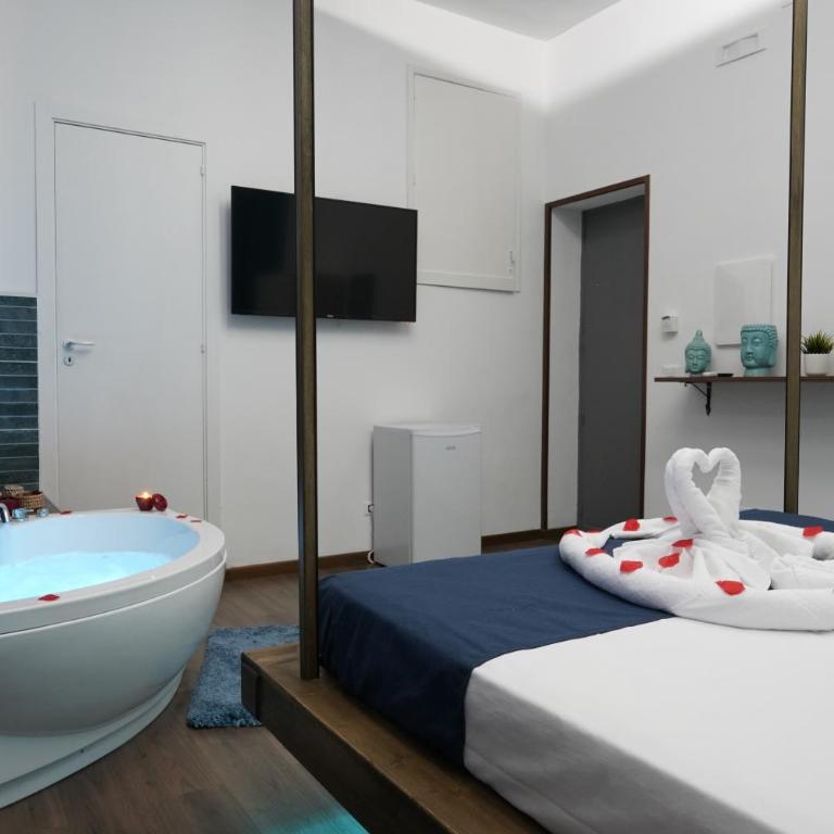 Airport suite - Deluxe Suite with Spa Bath - 4