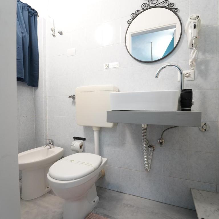 Airport suite - Deluxe Suite with Spa Bath - 3