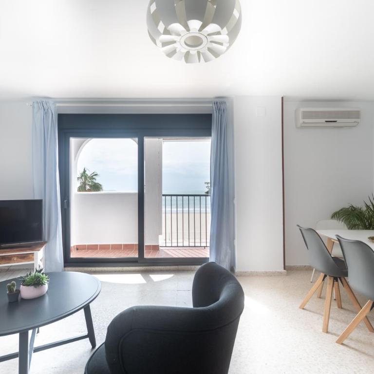 Amplio piso en primera línea de playa en Valdelagrana - Apartamento - 10