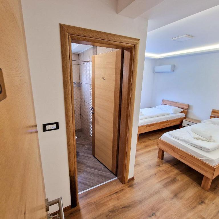 Villa Sara - Deluks Dvokrevetna Soba sa Bračnim Krevetom / 2 Zasebna Kreveta i Pogledom na Vrt - 13