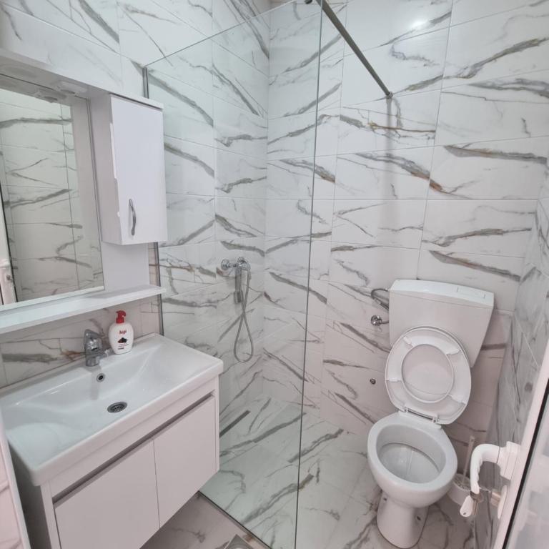 Kahari Apartments - Deluxe Double Room with Balcony - 7