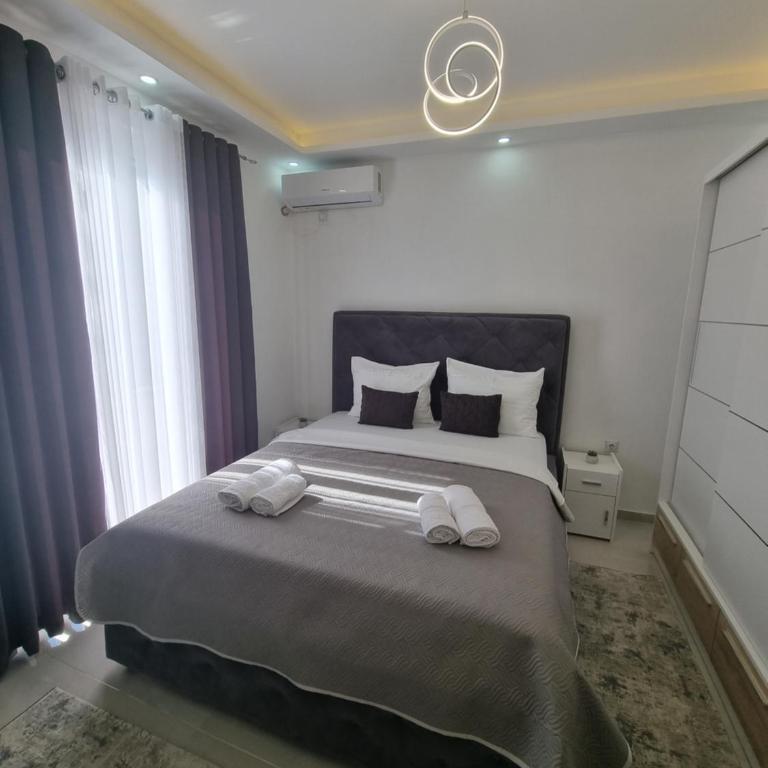 Kahari Apartments - Deluxe Double Room with Balcony - 3