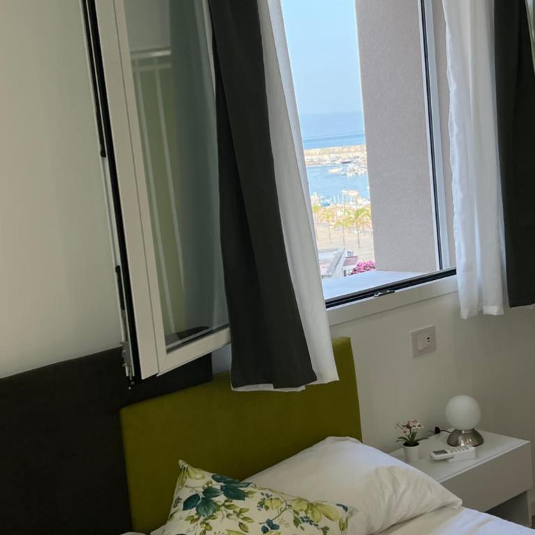 Perla Sul Mare Apartments - A 50m dalla Spiaggia con Wi-Fi & Parcheggio - Appartamento con 2 Camere da Letto - 1