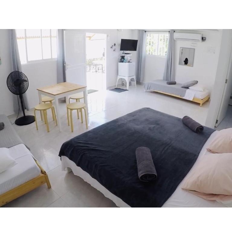 Alojamientos Neca - Habitación Cuádruple Prémium - 2