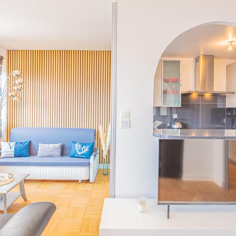 Ideal couple, family & friends - Calme, lumineux, Balcon - Proche Plages 2km - Vélodrome à 10min - Climatisation & Parking privé - Appartement 1 Chambre - 14