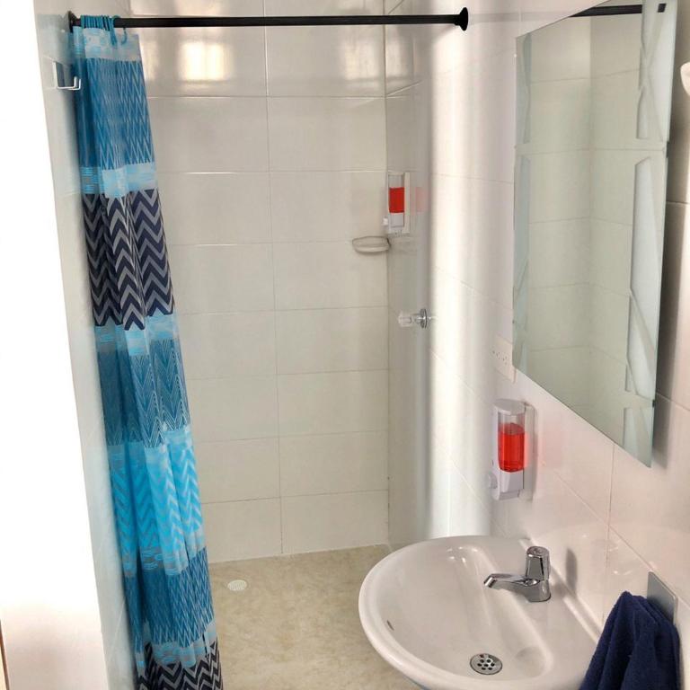 Alojamientos Neca - Triple Room with Terrace - 8