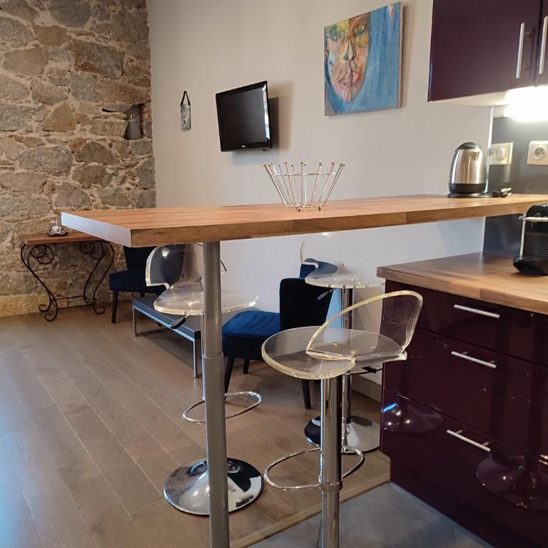 Studio de 25m2 - Extra centre - À 5 min à pied des plages - Commerces et restaurants sur place - Clim - Wifi - EXCEPTIONNEL - Studio Deluxe - 16