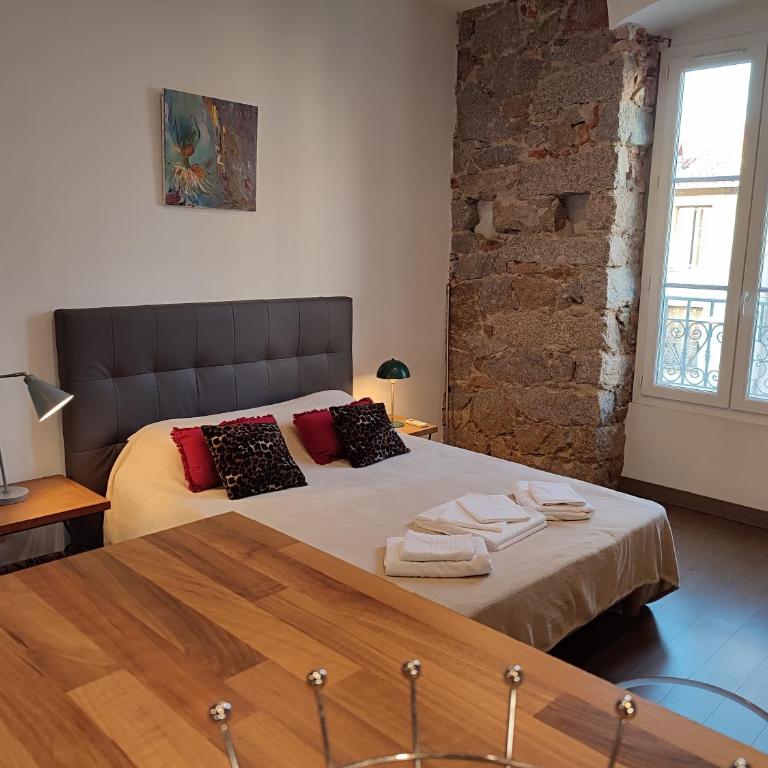 Studio de 25m2 - Extra centre - À 5 min à pied des plages - Commerces et restaurants sur place - Clim - Wifi - EXCEPTIONNEL - Studio Deluxe - 2