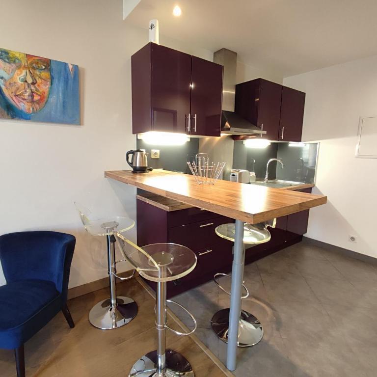 Studio de 25m2 - Extra centre - À 5 min à pied des plages - Commerces et restaurants sur place - Clim - Wifi - EXCEPTIONNEL - Studio Deluxe - 14