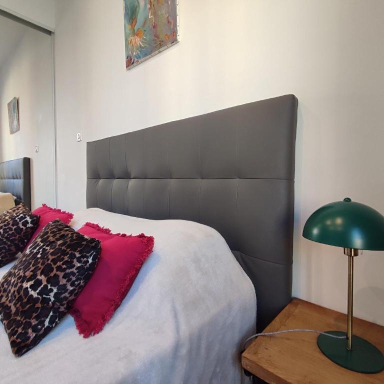 Studio de 25m2 - Extra centre - À 5 min à pied des plages - Commerces et restaurants sur place - Clim - Wifi - EXCEPTIONNEL - Studio Deluxe - 13