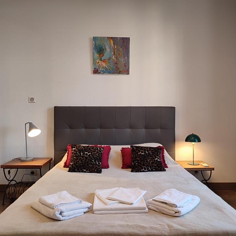 Studio de 25m2 - Extra centre - À 5 min à pied des plages - Commerces et restaurants sur place - Clim - Wifi - EXCEPTIONNEL - Studio Deluxe - 11