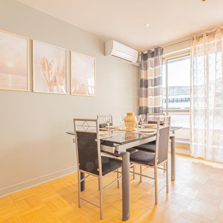 Ideal couple, family & friends - Calme, lumineux, Balcon - Proche Plages 2km - Vélodrome à 10min - Climatisation & Parking privé - Appartement 1 Chambre - 1