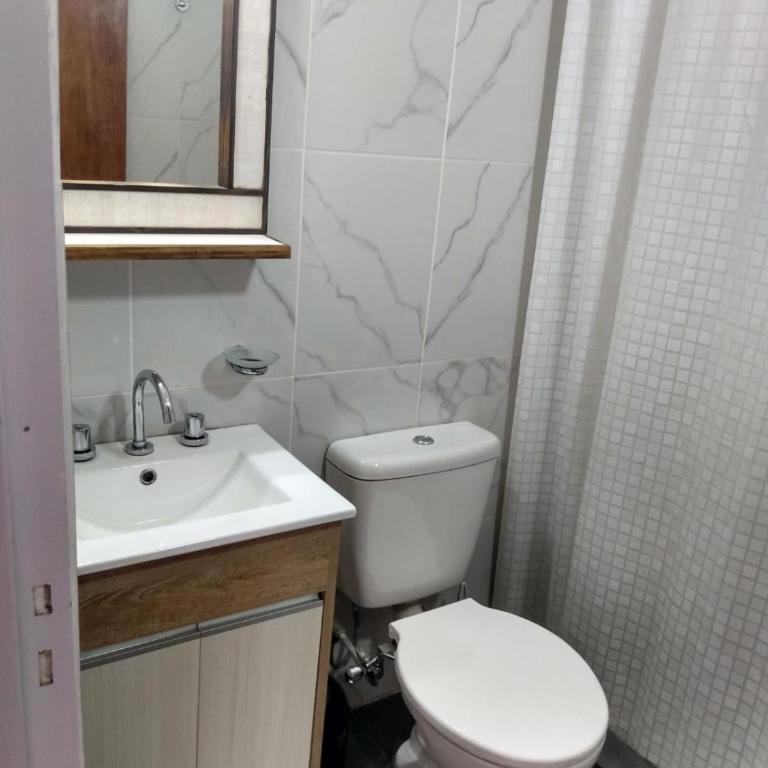 Departamento tipo casa con garage , con 2 dormitorios para 4 personas en Santa Teresita Partido de la Costa - Apartamento de 1 dormitorio - 4