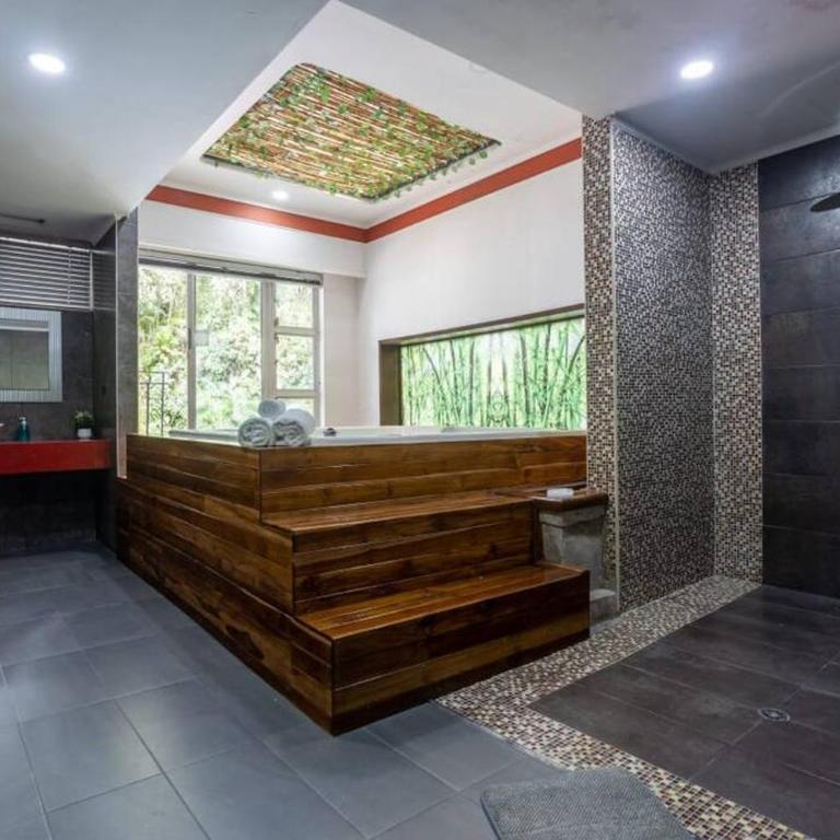 Bachelor Party Guard Jacuzzi Pool - Villa - 2