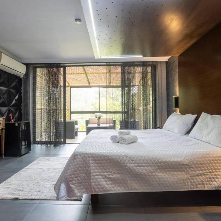 Bachelor Party Guard Jacuzzi Pool - Villa - 11