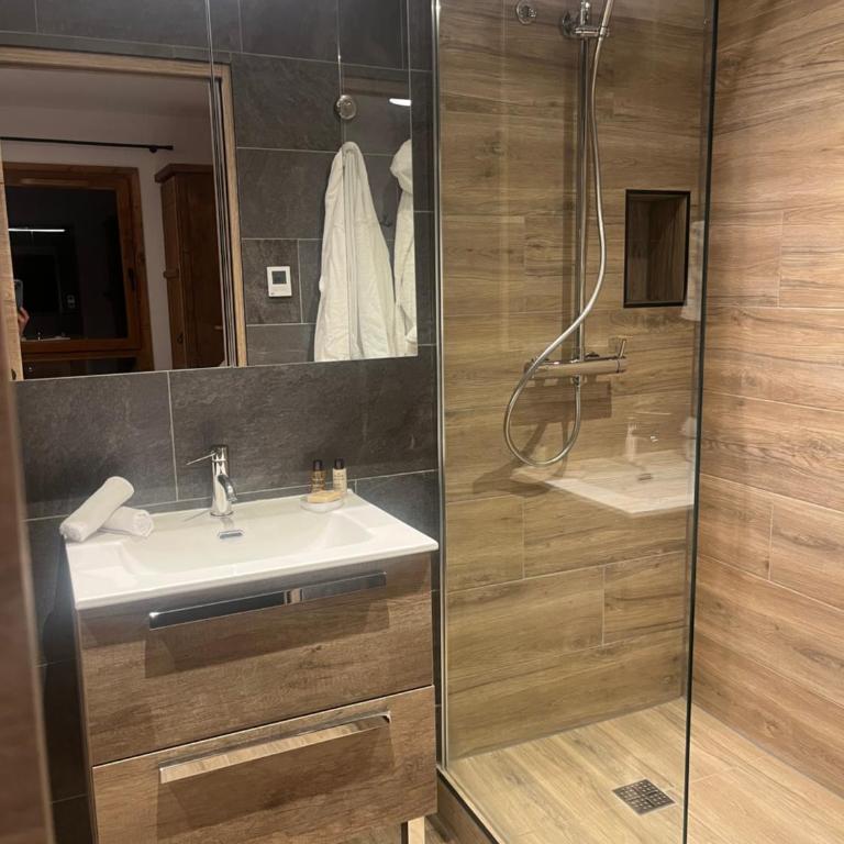 Arc 1950 Ski in Ski out and Spa- Newly refurbished 153 Sources De Marie- 2 bedroom , 2 bathroom-Sleeps 4-6, Mont Blanc view from every window, Free WiFi - Appartement 2 Chambres - 9