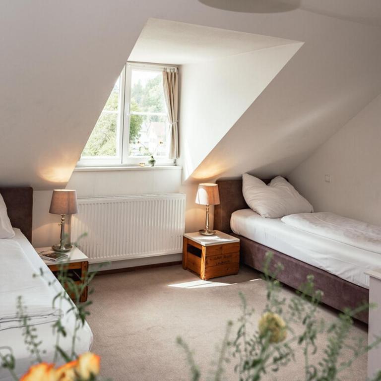 Allgäuer Genusshotel und Historischer Dorfgasthof Hirsch - Zweibettzimmer – Historisches Gebäude - 6