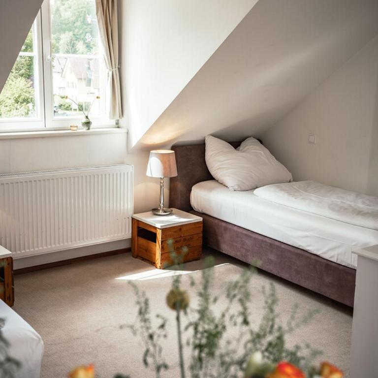 Allgäuer Genusshotel und Historischer Dorfgasthof Hirsch - Zweibettzimmer – Historisches Gebäude - 9