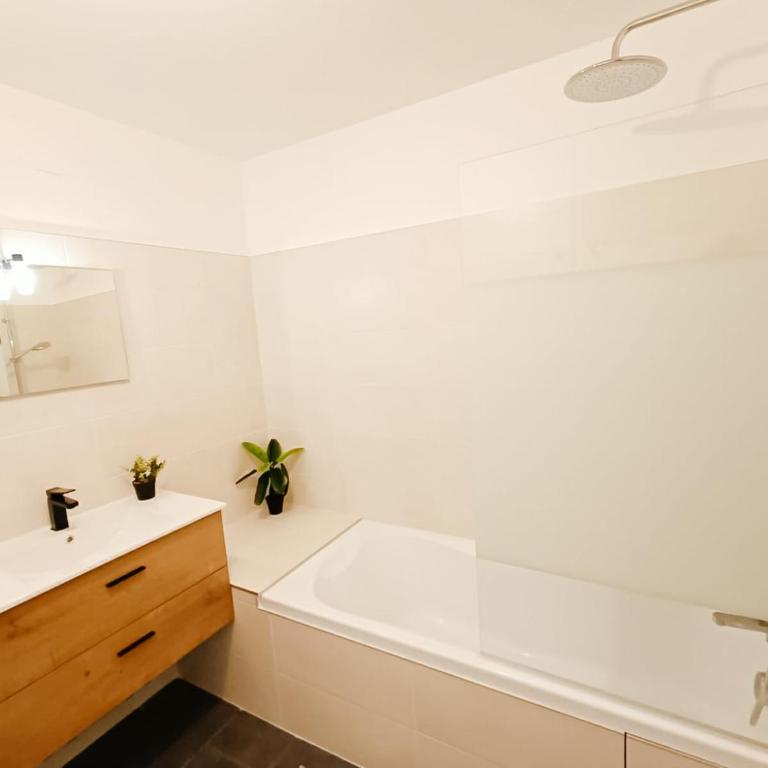 Cosy Perle - T3 - Quartier des halles & Parking souterrain - Appartement 2 Chambres - 13