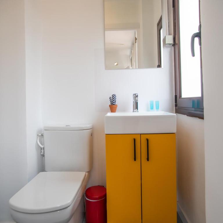 BBarcelona Sants Flat - Three-Bedroom Apartment - 15