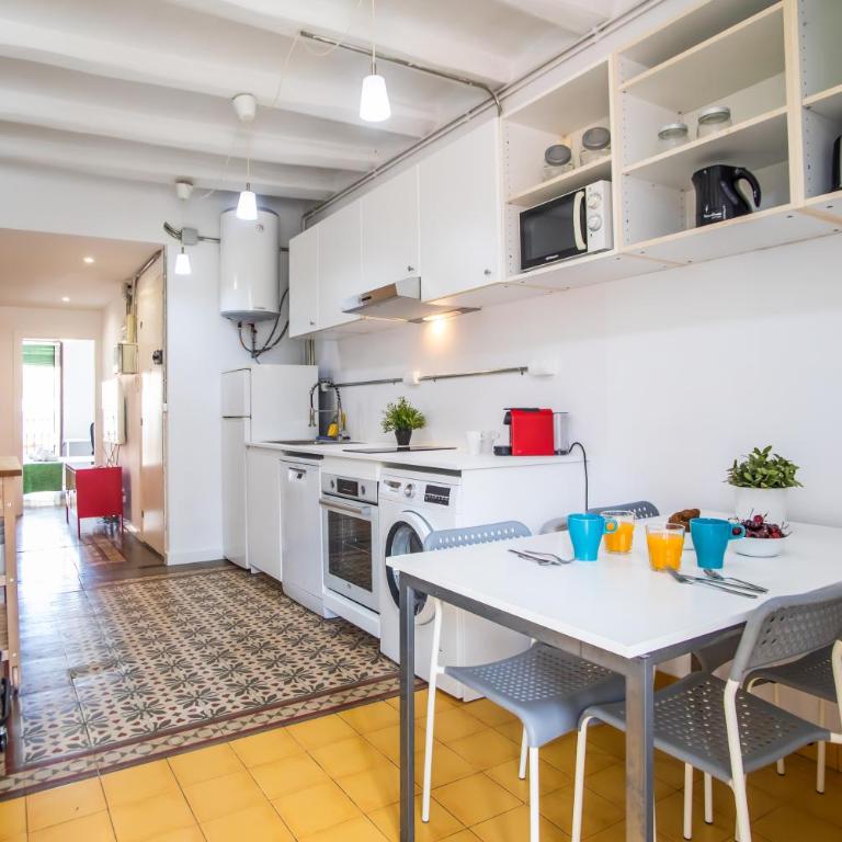 BBarcelona Sants Flat - Three-Bedroom Apartment - 19