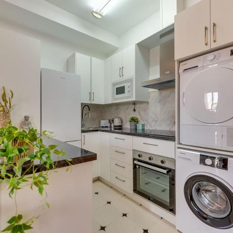 LXR La Perla Renovated 2HAB. Apt - Two-Bedroom Apartment - 3