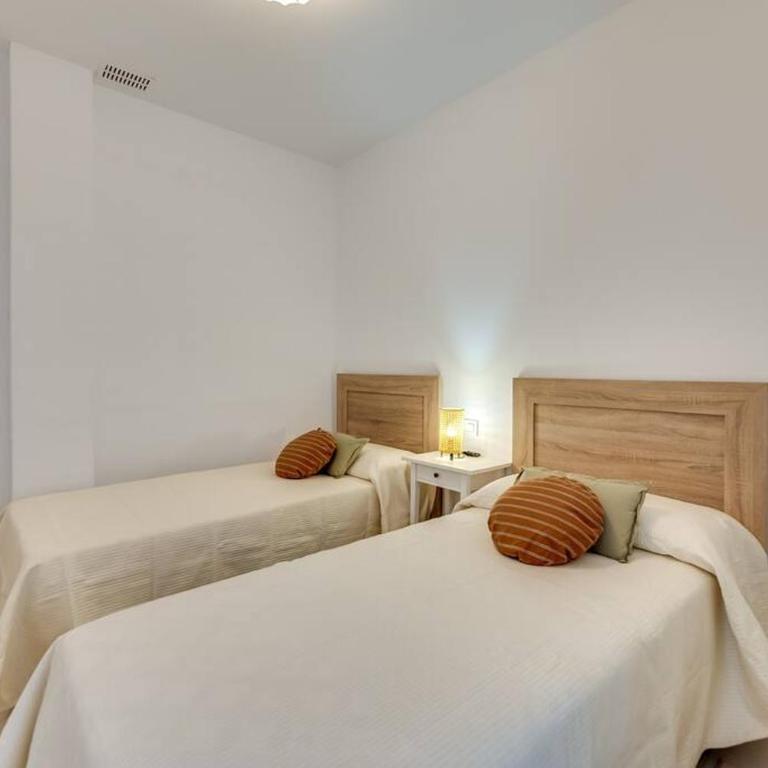 LXR La Perla Renovated 2HAB. Apt - Two-Bedroom Apartment - 7