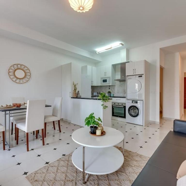 LXR La Perla Renovated 2HAB. Apt - Two-Bedroom Apartment - 13