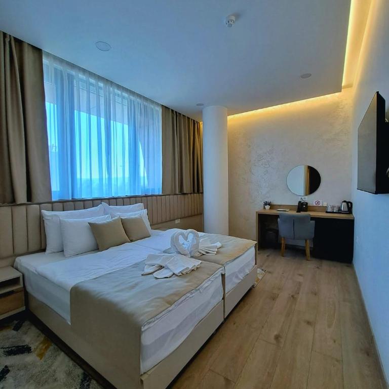 Hotel Emerald - Standard Double or Twin Room - 4